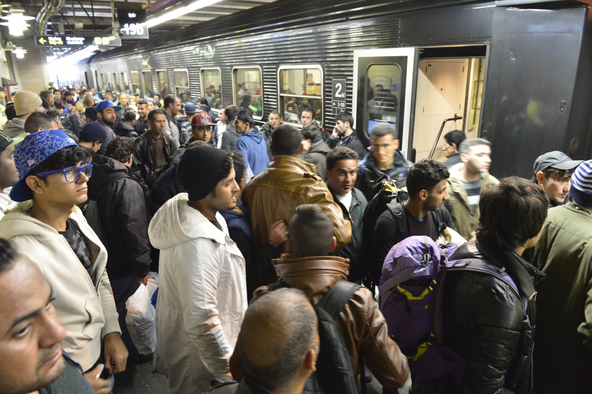 Flyktingar ger tillväxt nu – sedan hänger det på integrationen