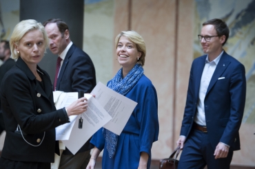 Parterna oeniga om hur höjd pensionsålder ska genomföras
