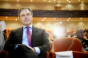 Vem tar Björklunds hand?