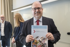 LO vill återuppta förhandlingarna om nyanlända med nytt förslag