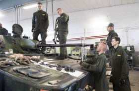 Försvaret startar ”curlingakut” för föräldrar