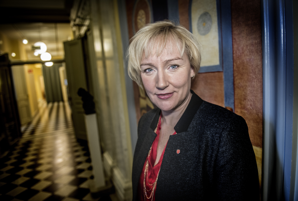 Ministern öppnar för höjda behörighetskrav