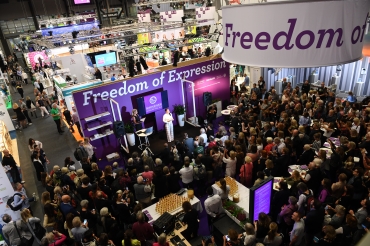 Hoten som fräter sönder samhället