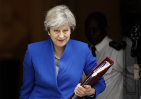 Nu ber Theresa May EU-medborgare att stanna kvar