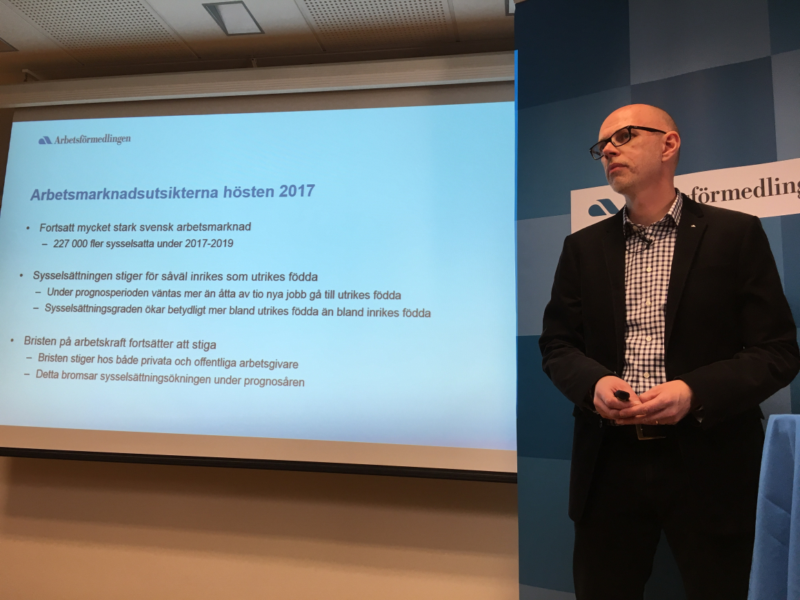 Bristen på lärare och sjuksköterskor ökar ännu mer