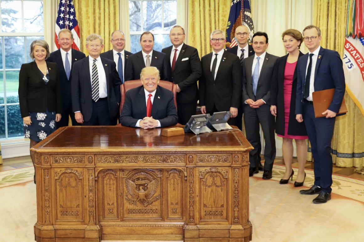 Donald J Trump överraskade svenska turister i Vita huset