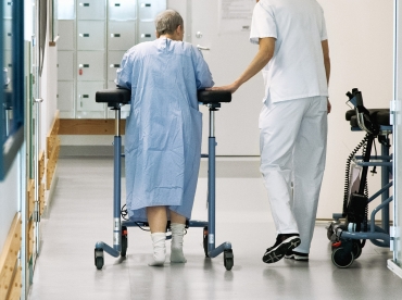 Flera motioner om sänkt arbetstid och vinststopp