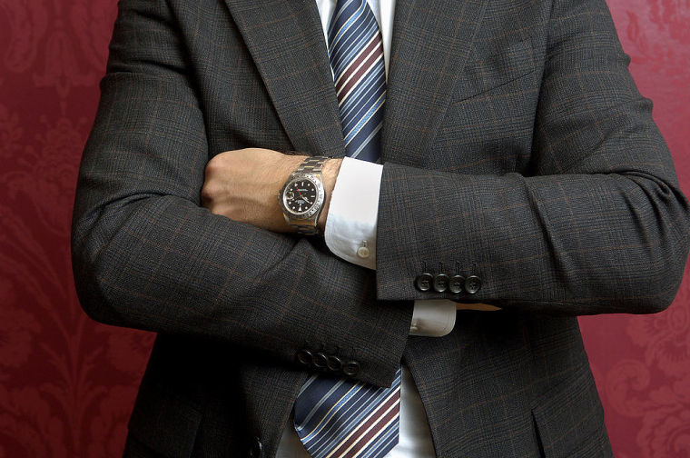 Många tjänstemän tjänar som arbetare