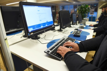 AF-handläggare på dubbla stolar när myndigheten skär ned