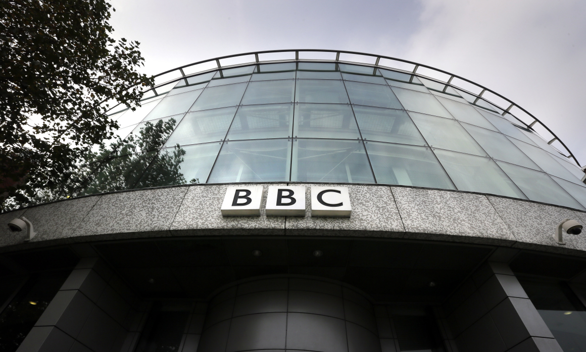 ”BBC skulle inte sätta press på det sätt som SVT gör”