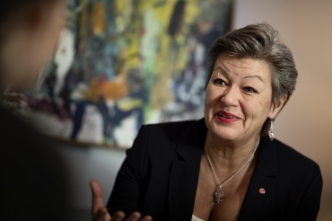 Sverige och AF får beröm av EU men nedskärningarna kvarstår