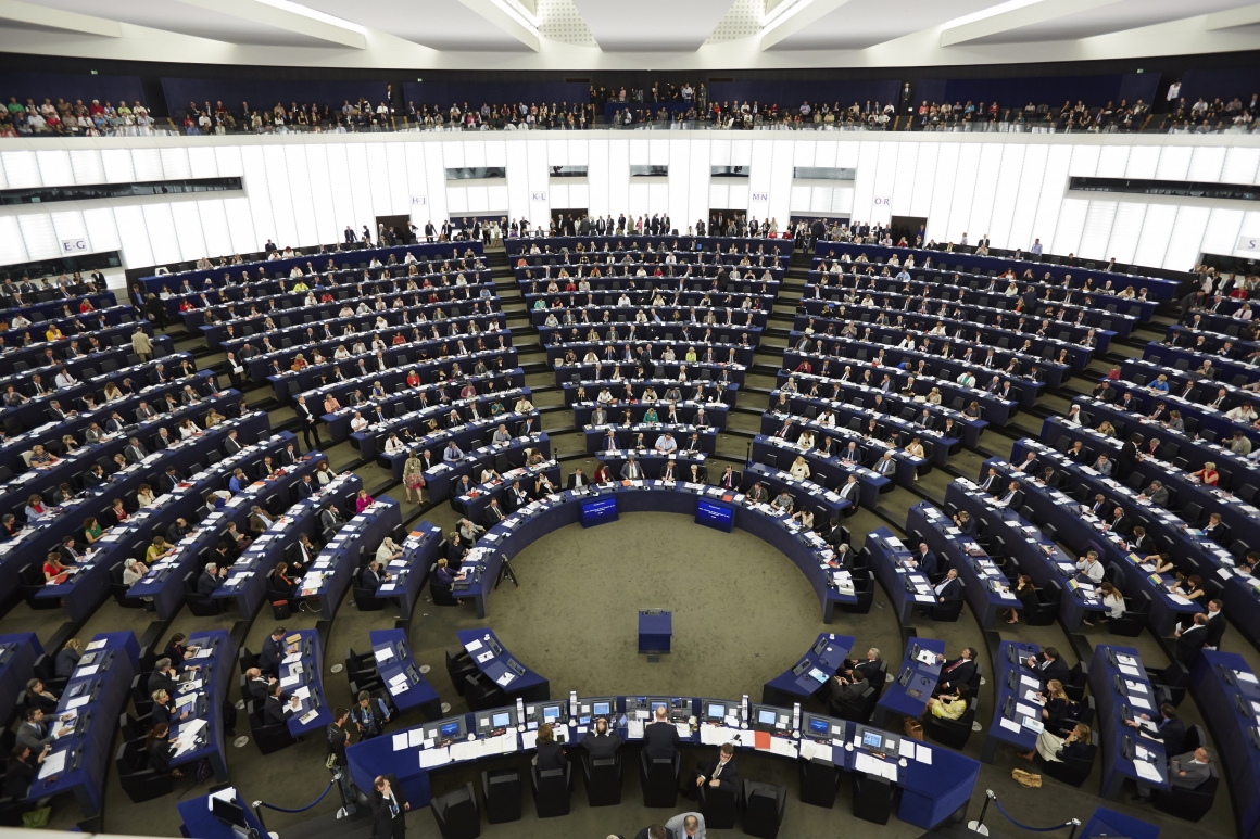 KD tvingar fram omröstning om lönetransparens i EU-parlamentet