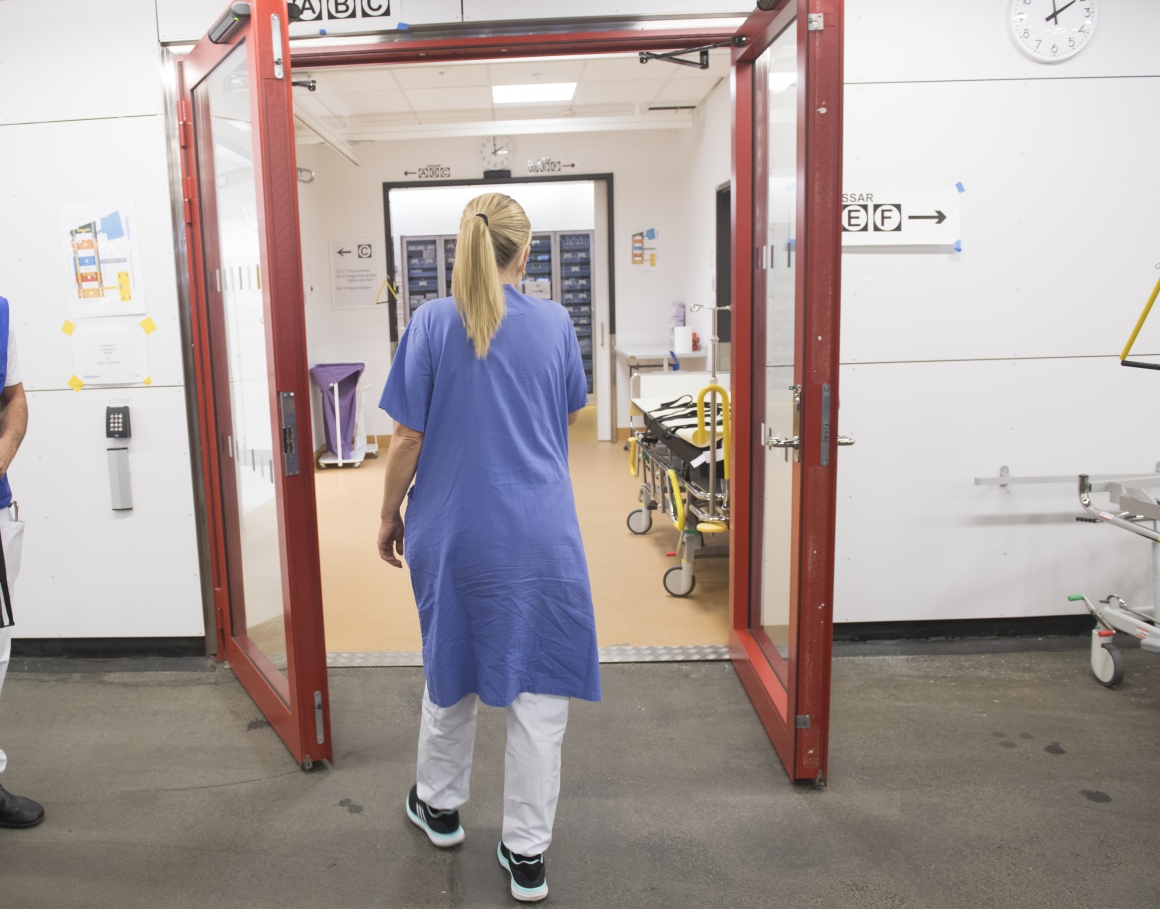 Specialistsköterskor lämnar Karolinska efter lönesänkningar