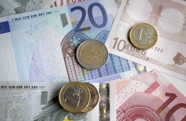 Svenska politiker vill tvingas redovisa kontorspengar