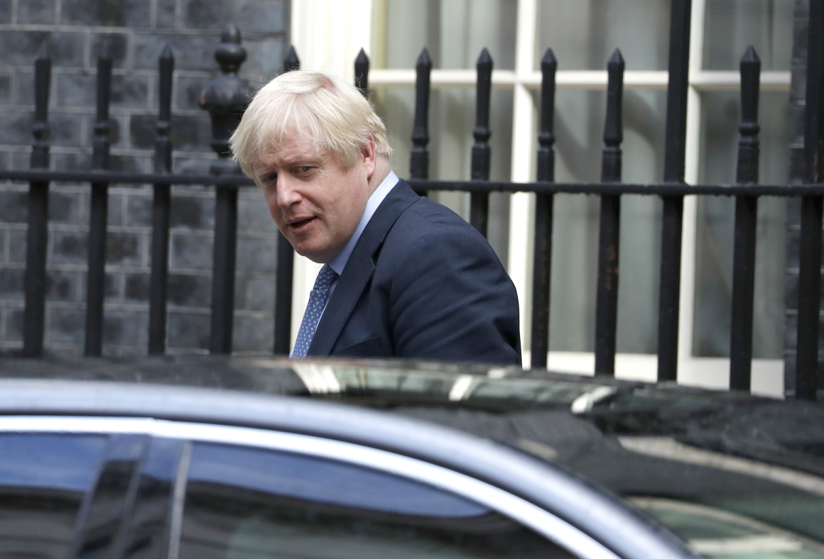 Johnson uppges hota med social dumping