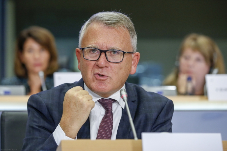 EU-kommissionen: Minimilöner efterfrågas och behövs