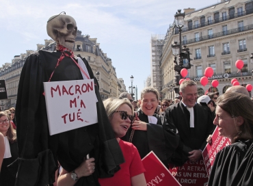 Därför sveper protester mot pensionsreformer över hela EU