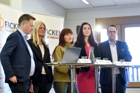 Så backar industrifacken upp varandra i avtalsrörelsen