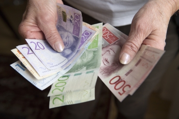 Lågavlönade pensionärer betalar pension till högavlönade