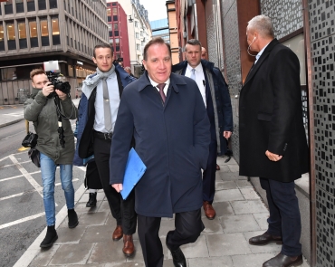 Slopad karensdag på agendan vid regeringens krissamtal