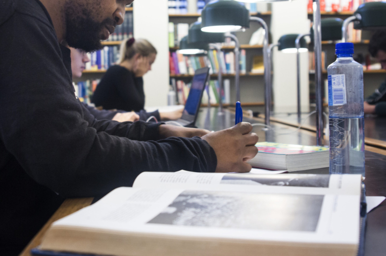 9 av 10 bibliotekarier vill inte ange papperslösa