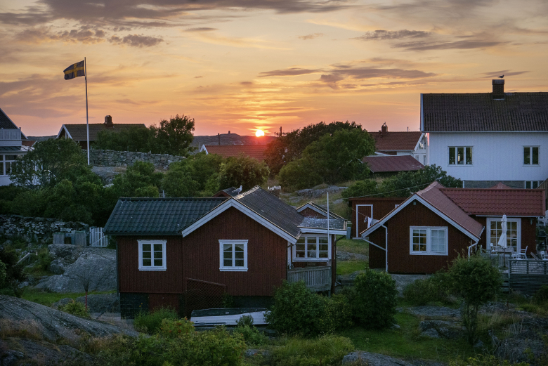 Glad sommar, önskar Arbetsvärlden!