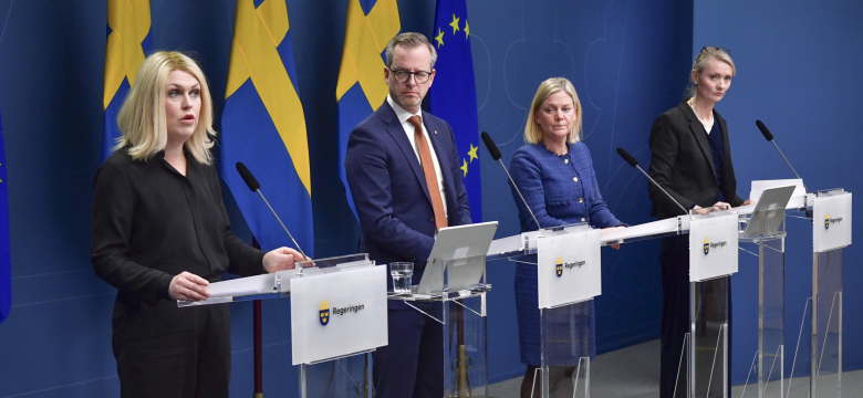 Regeringen slopar karensdagen och föreslår distansarbete