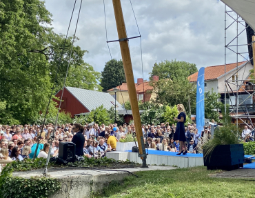 Ebba Busch (KD): ” Vi kan ju inte jobba gratis åt S – vad skulle facket säga om det?”