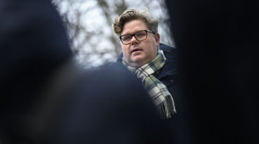 Regeringen vill se över tjänstemannaansvar i utredning om korruption