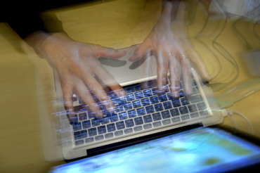 För krångligt ansöka om omställningsstudiestöd – många drar tillbaka ansökningar