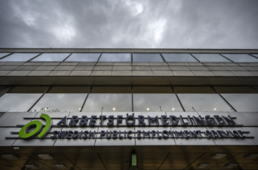 Arbetsförmedlare tog med väska med avföring till jobbet