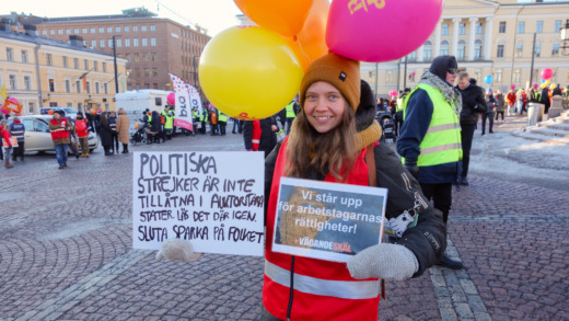 13 000 demonstrerade i Helsingfors – ”sluta sparka på folket”