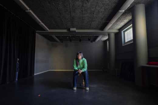Hon spelar teater på Sis-hem: ”De här ungarna har improviserat hela sina liv”