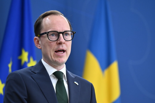 Arbetsmarknadsminister Mats Persson avgår