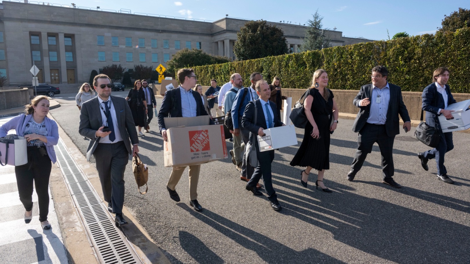 Journalister lämnar Pentagon – Hegseth ska godkänna rapportering