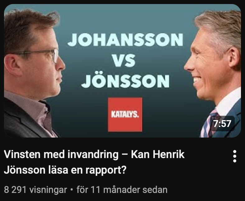 Två män i profil möter varandra mot en blågrön bakgrund med texten "JOHANSSON VS JÖNSSON" och en röd Katalys-logotyp mellan dem. Videons längd är 7:57. Svensk titel och antal visningar visas nedan.