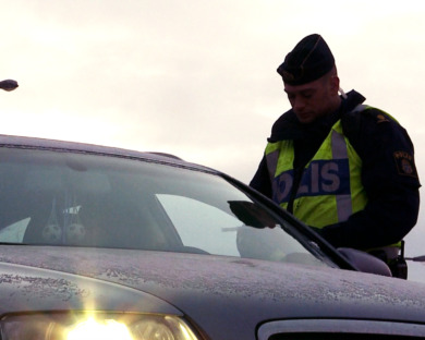 Polisanställd körde utan körkort igen – döms en andra gång