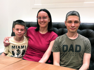 Tandläkarfamiljen har landat i Sverige efter fyra månader